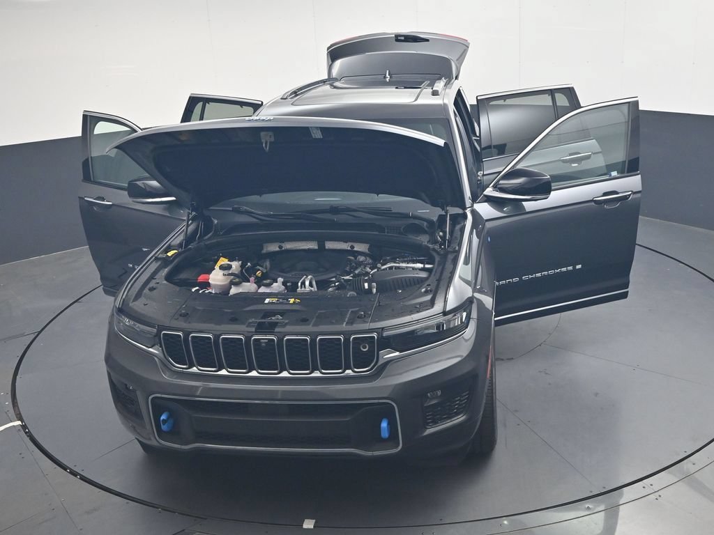 Used 2023 Jeep Grand Cherokee Overland w/ Advanced Protech Group III AWD/4WD image 47