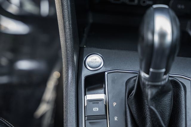 Used 2018 Volkswagen Tiguan SE image 23