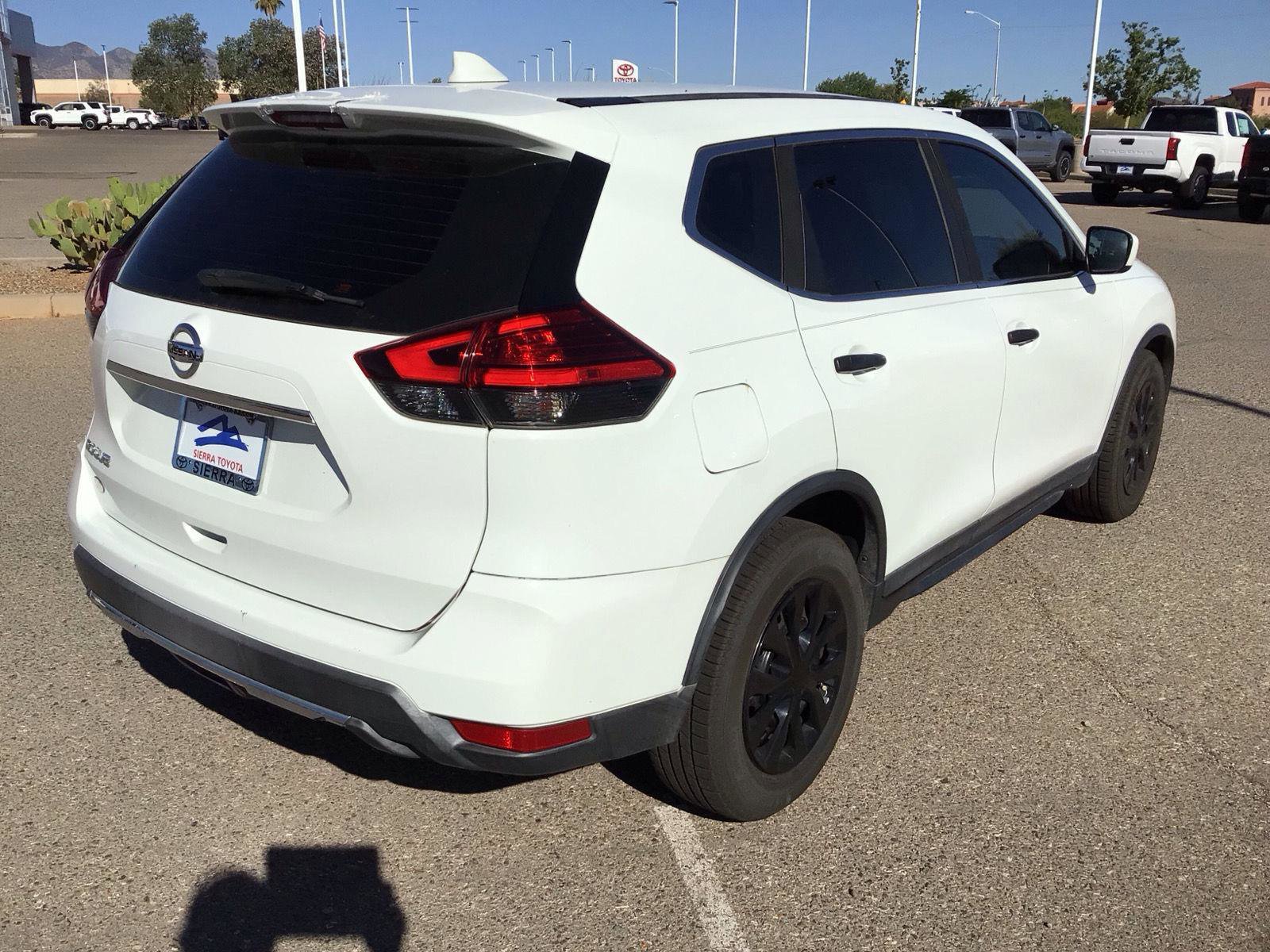 Used 2017 Nissan Rogue S FWD image 5
