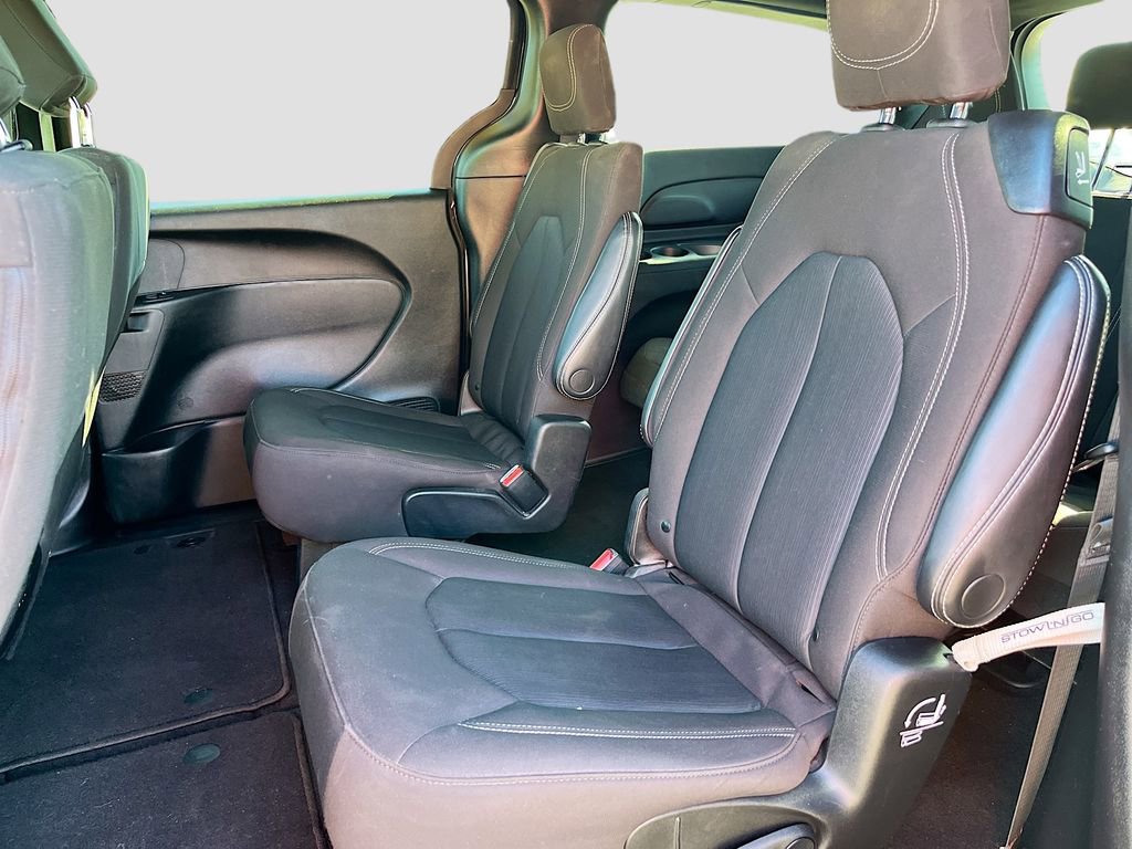 Used 2023 Chrysler Pacifica Touring FWD image 23