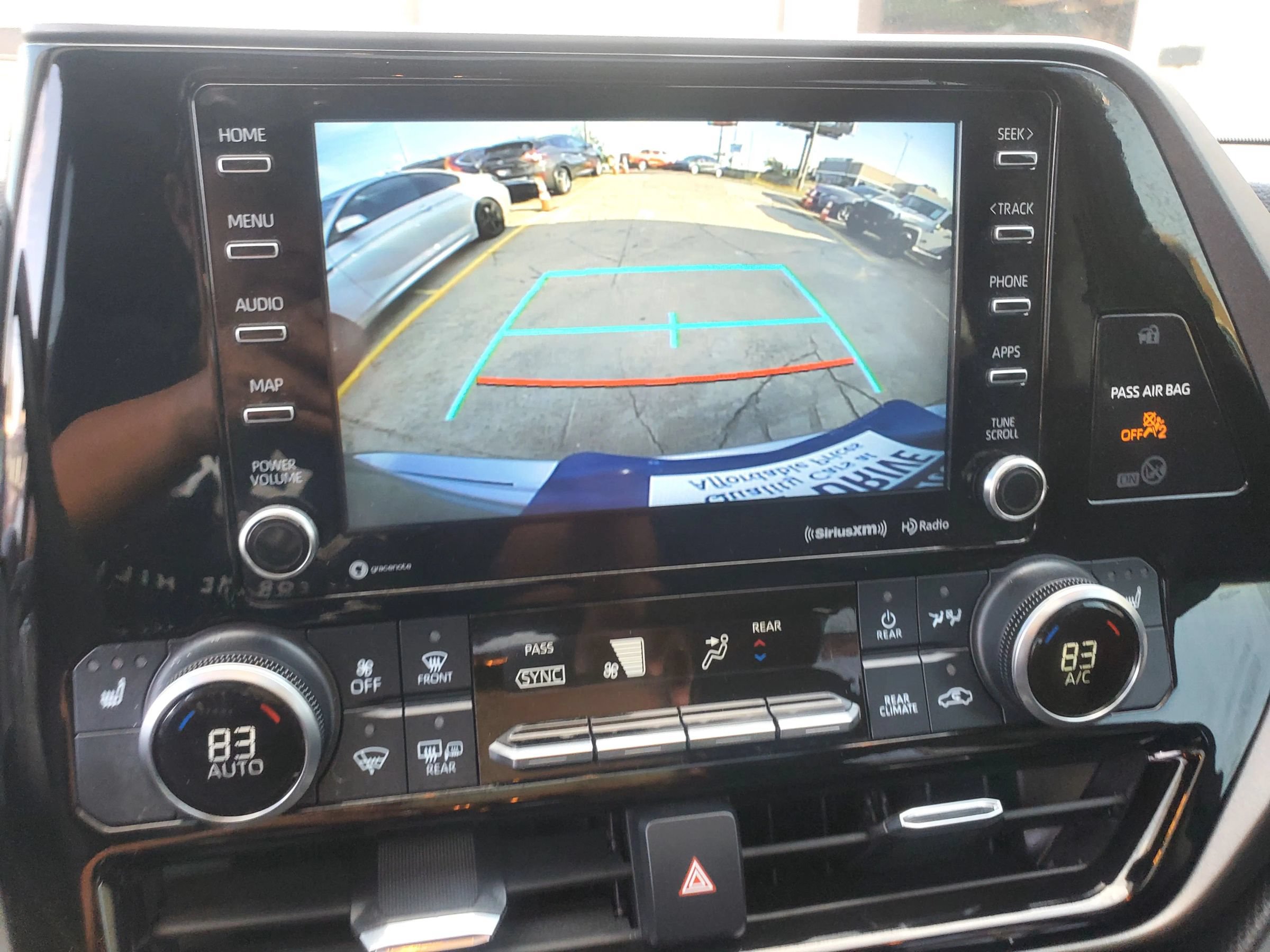 Used 2022 Toyota Highlander XLE FWD image 6