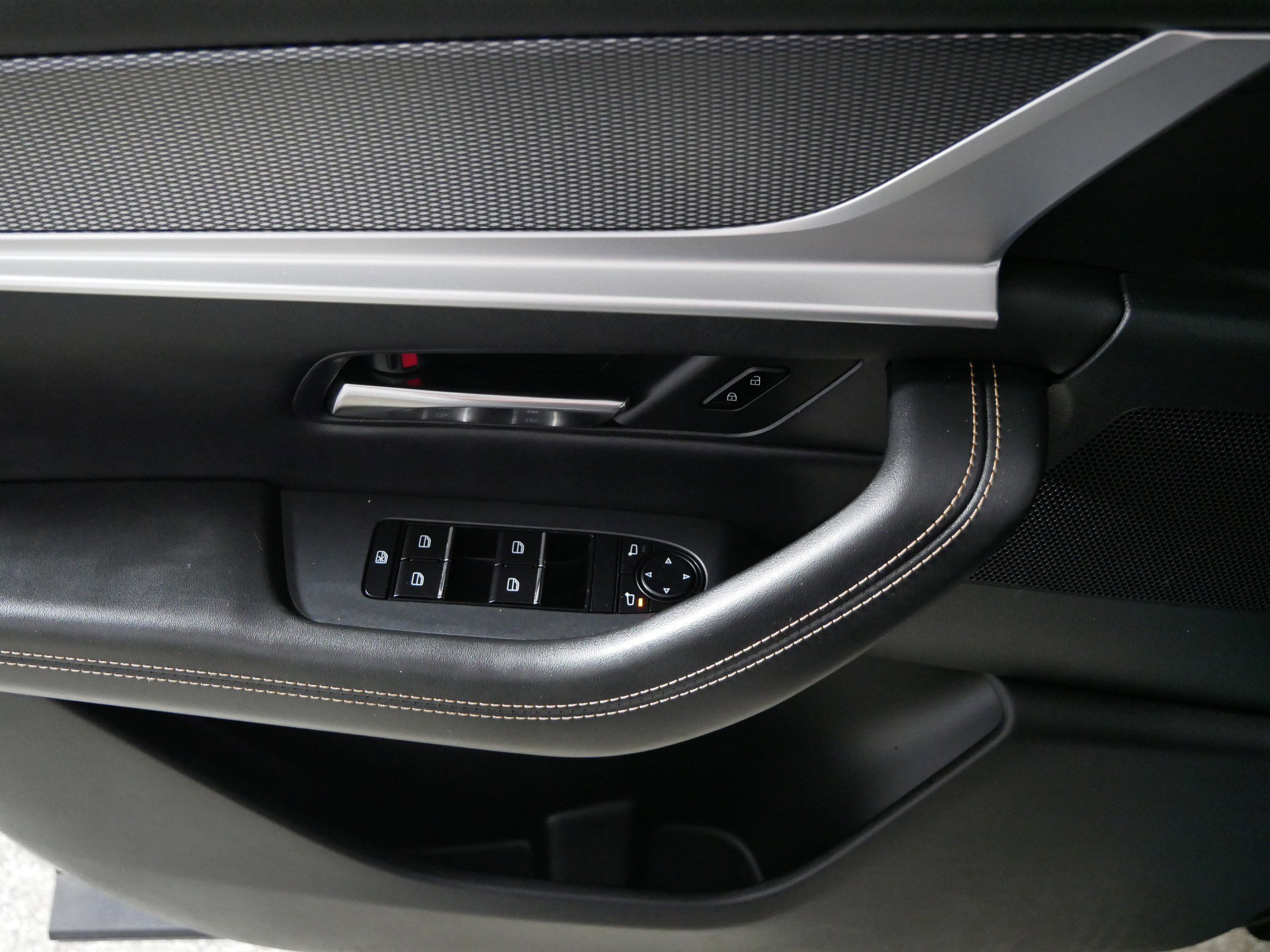 Certified 2025 MAZDA CX-70 3.3 Turbo w/ Preferred Package image 19