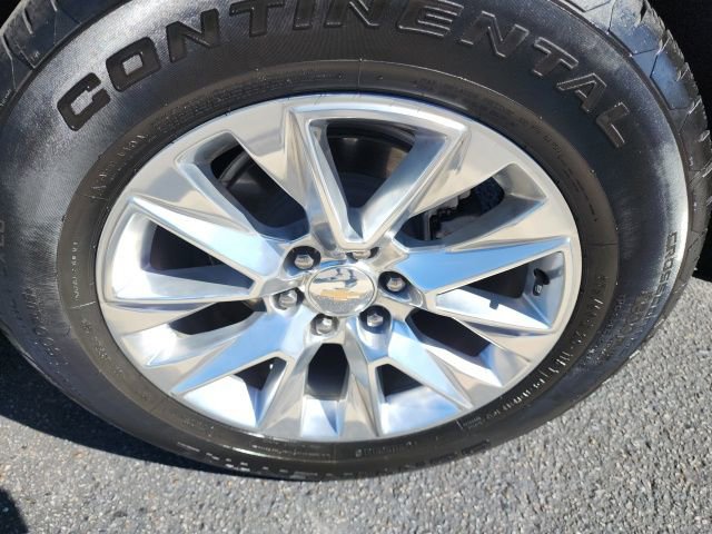 Used 2024 Chevrolet Suburban Premier w/ Premium Package image 11