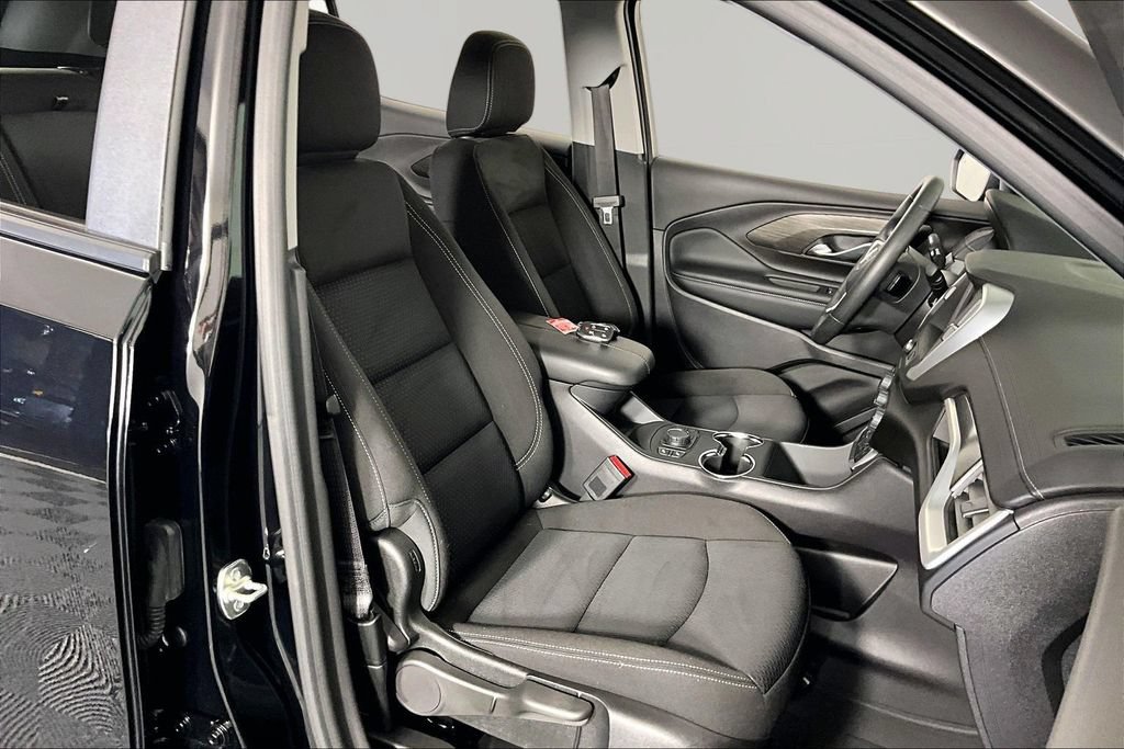 Used 2024 GMC Terrain SLE w/ Driver Convenience Package FWD image 27