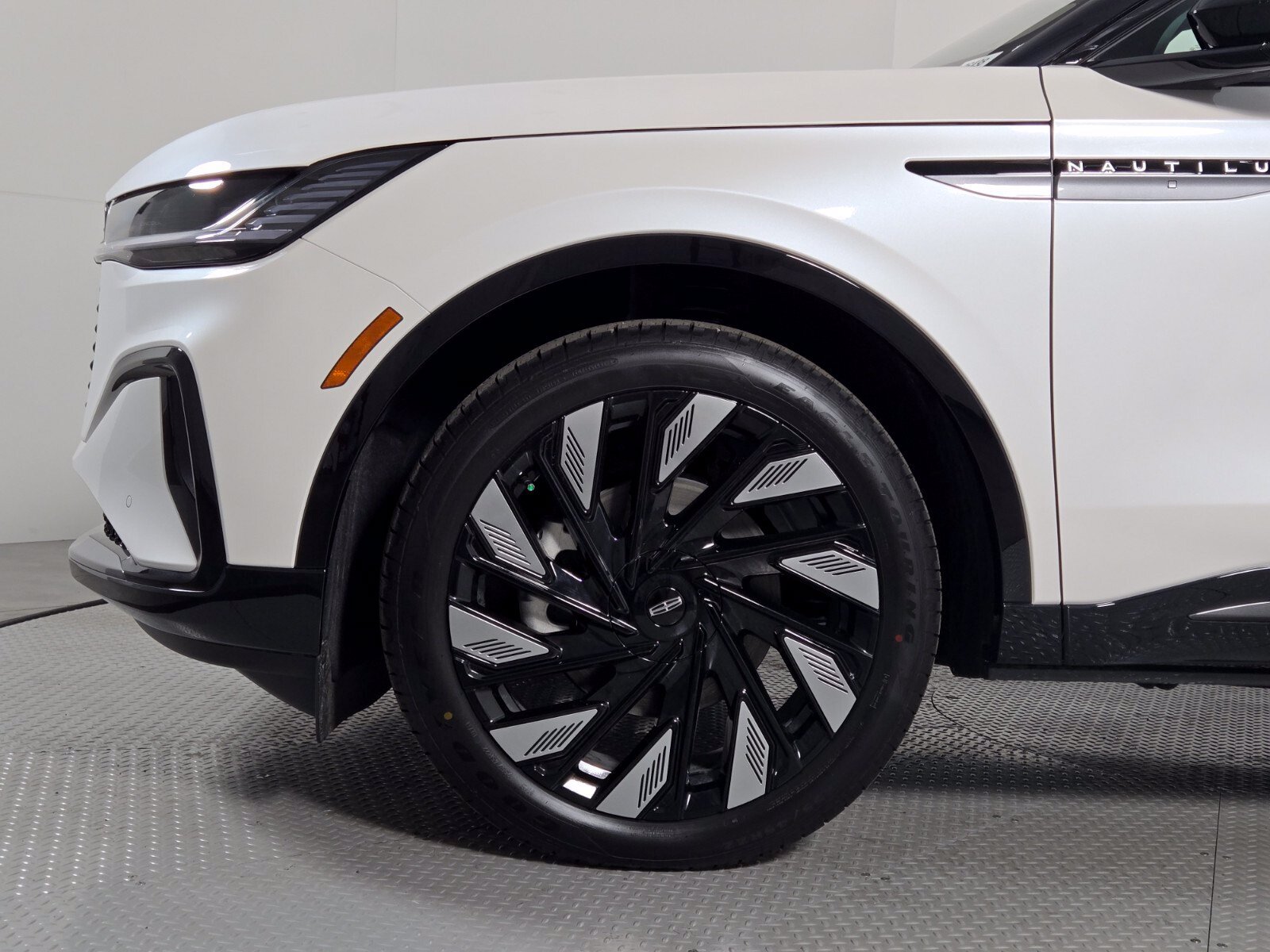New 2026 Lincoln Nautilus Reserve AWD/4WD image 11