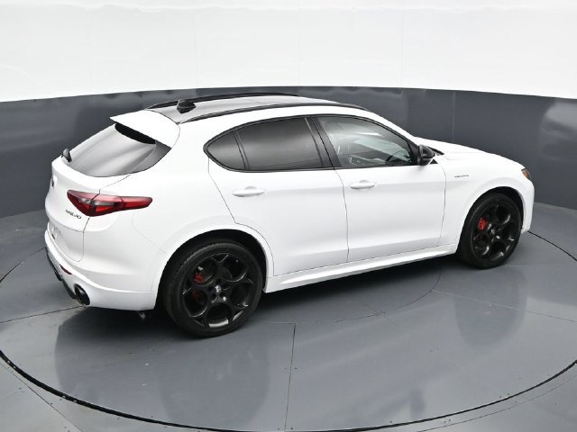 Used 2022 Alfa Romeo Stelvio Veloce AWD/4WD image 38