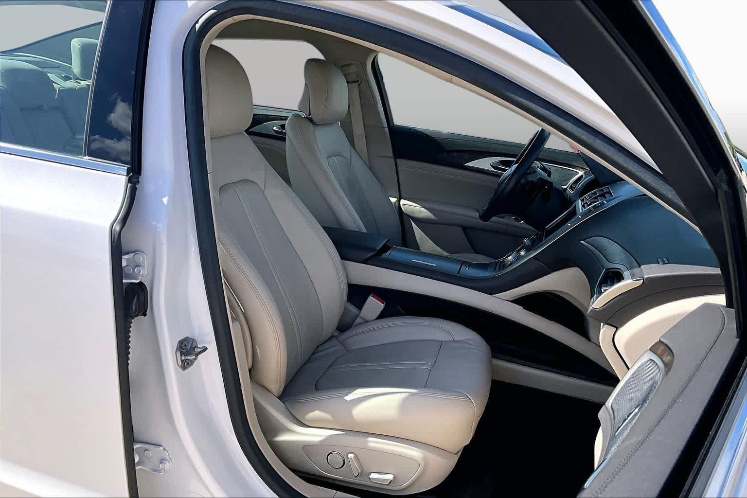 Used 2017 Lincoln MKZ Reserve FWD image 9