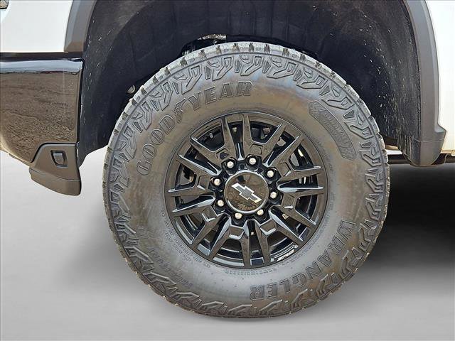 Used 2025 Chevrolet Silverado 2500 ZR2 AWD/4WD image 18