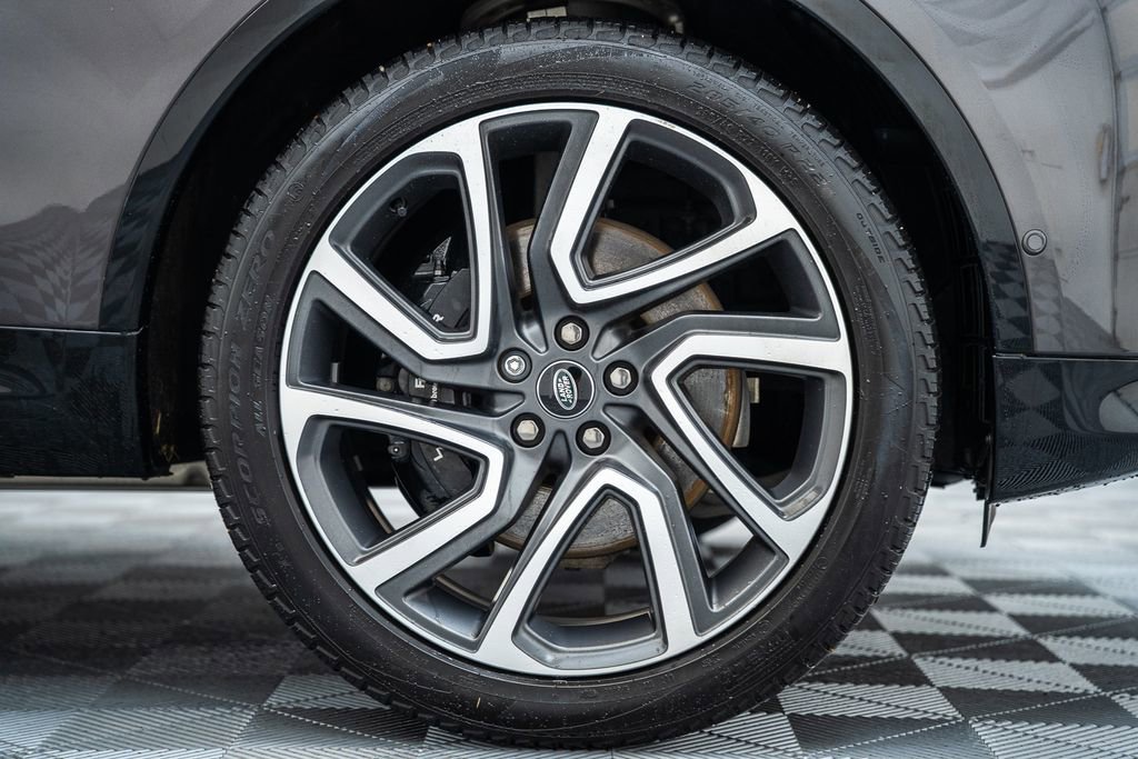 Used 2024 Land Rover Discovery Metropolitan Edition AWD/4WD image 19