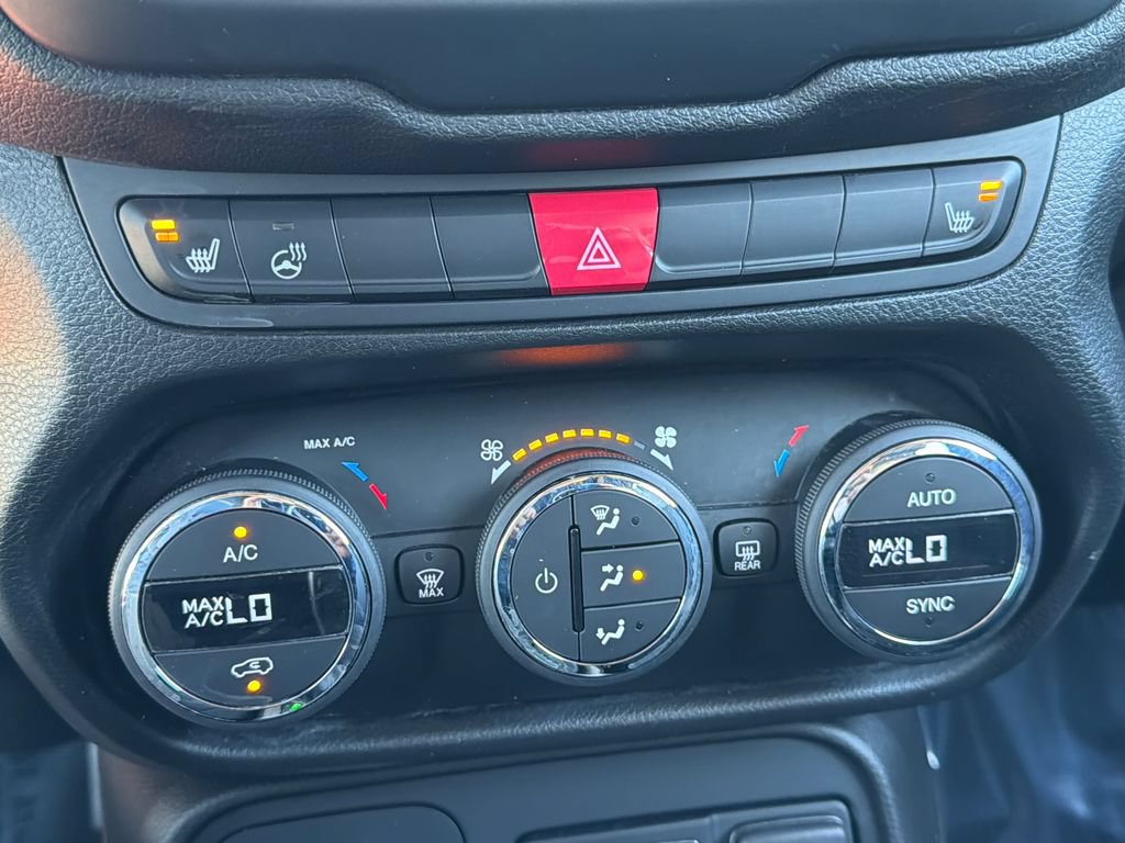 Used 2016 Jeep Renegade Limited AWD/4WD image 27