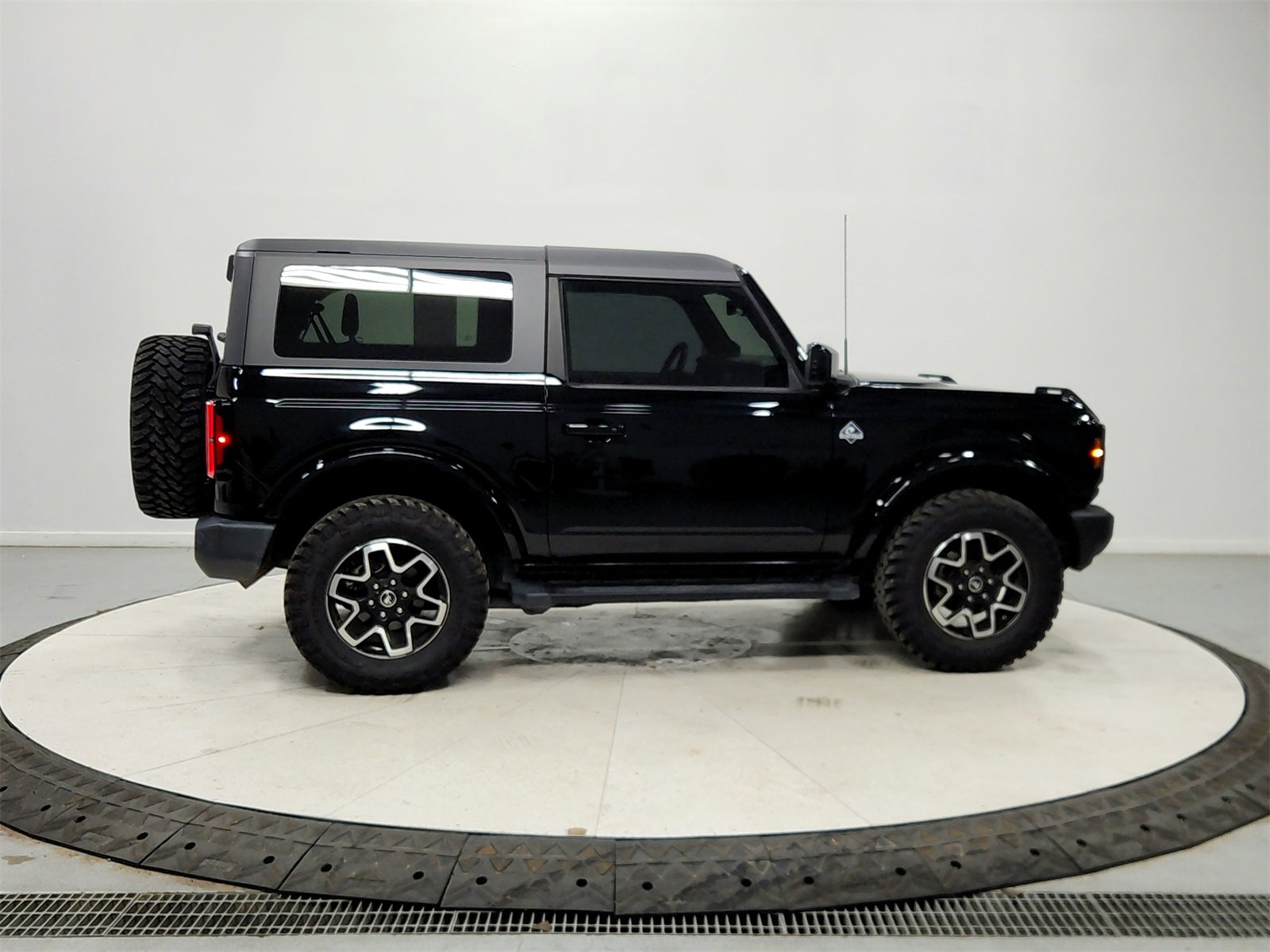 Used 2023 Ford Bronco Outer Banks image 8