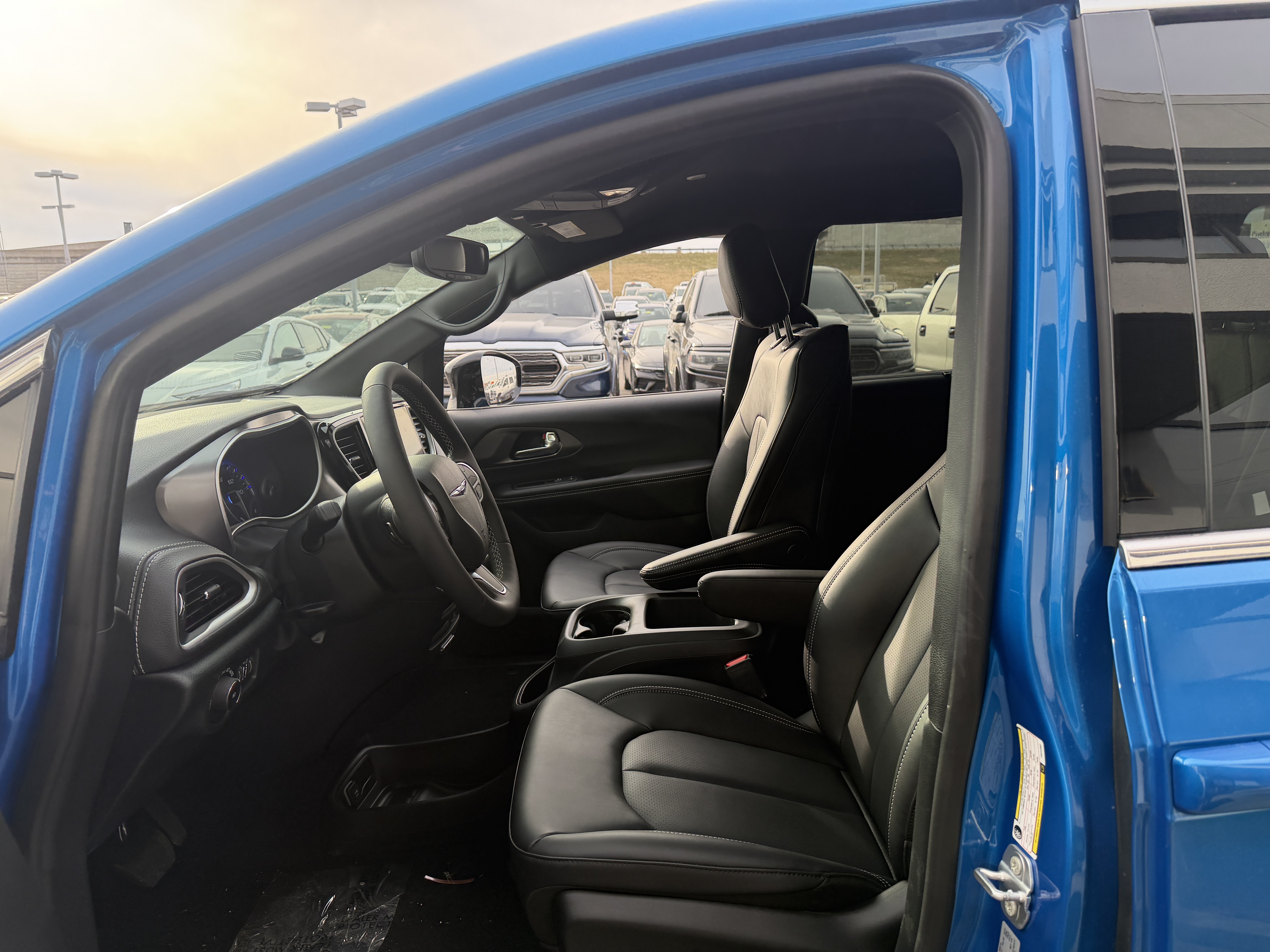 New 2026 Chrysler Pacifica Select AWD/4WD image 32