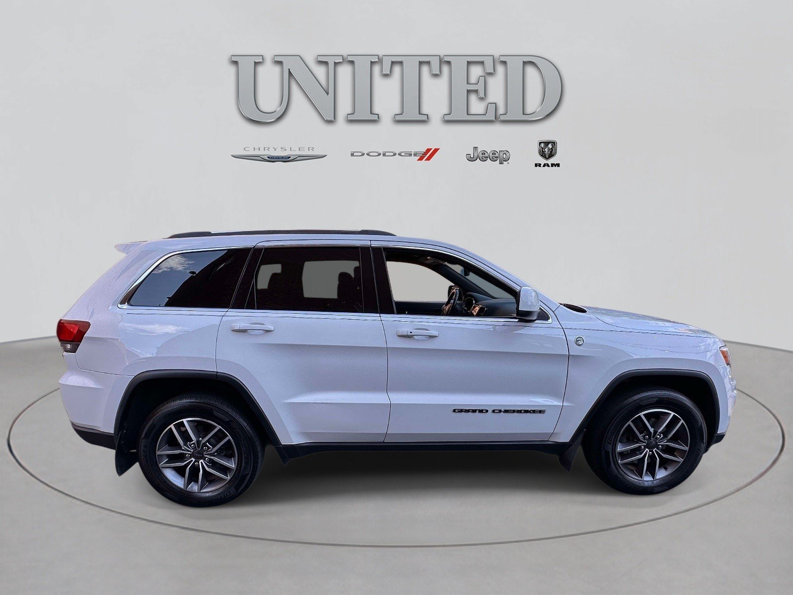 Used 2020 Jeep Grand Cherokee Laredo w/ Quick Order Package 2BN North AWD/4WD image 2