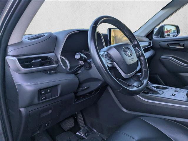 Certified 2023 Toyota Highlander XLE image 10