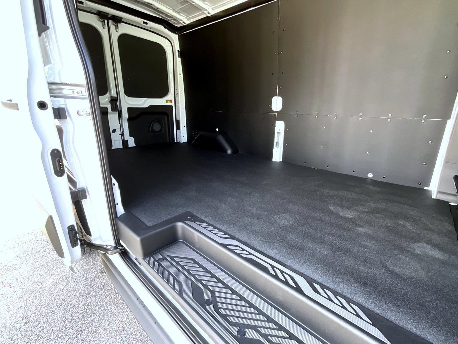 New 2027 Ford Transit 250 148 Medium Roof w/ Load Area Protection Package RWD image 19