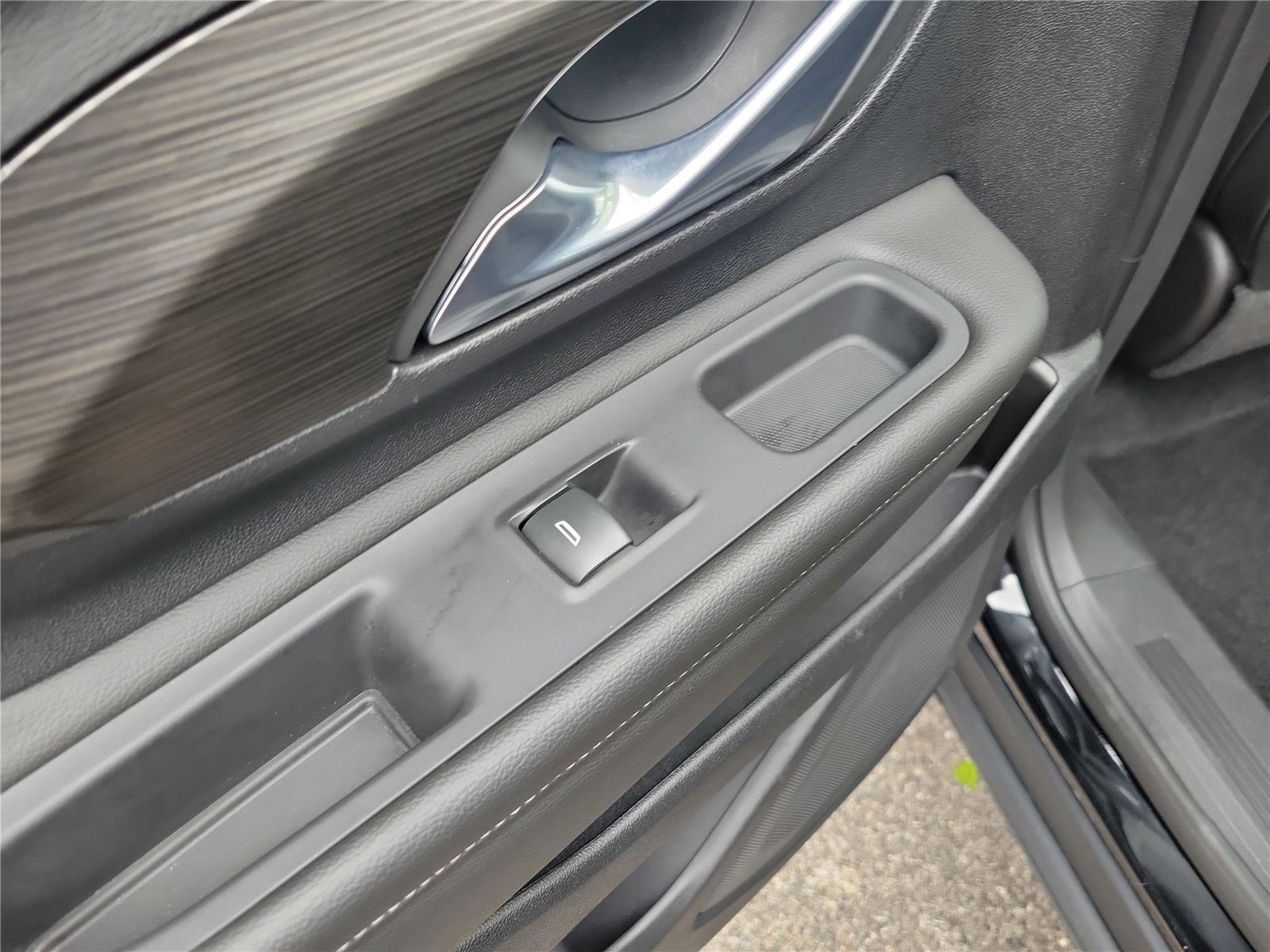 Used 2022 GMC Terrain SLT image 17