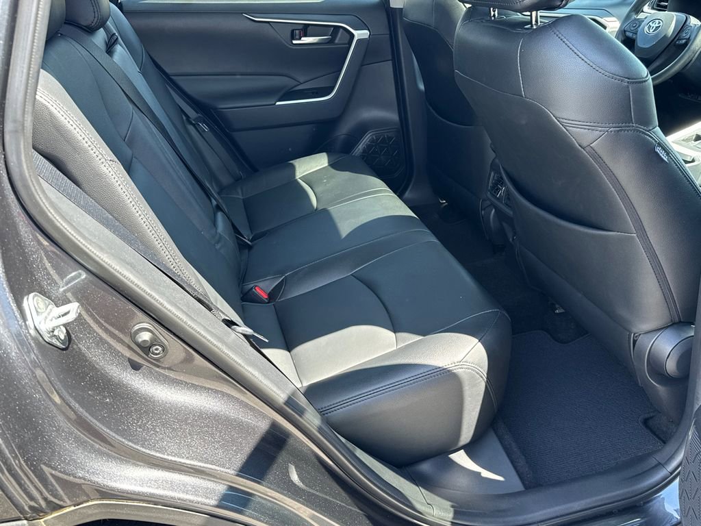 Used 2021 Toyota RAV4 XLE w/ Convenience Package FWD image 15