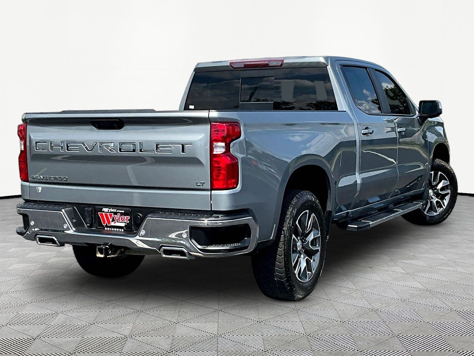 Used 2023 Chevrolet Silverado 1500 LT w/ Z71 Off-Road Package AWD/4WD image 6