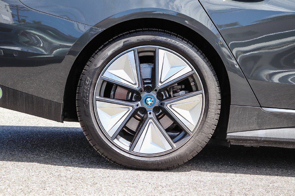 Used 2023 BMW i4 eDrive35 w/ Premium Package RWD image 10