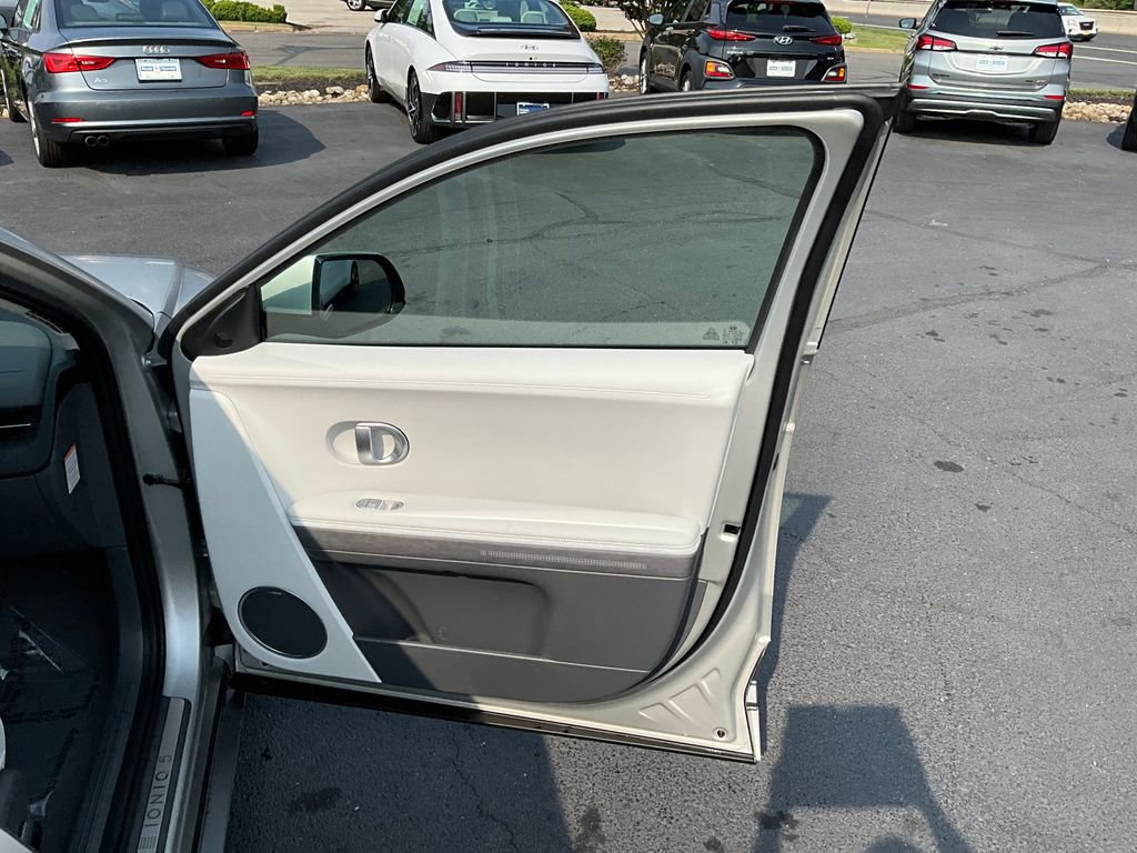 Used 2024 Hyundai Ioniq 5 Limited image 24