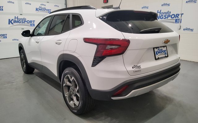 Used 2024 Chevrolet Trax LT image 7