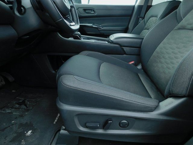 Used 2024 Nissan Pathfinder SV image 25