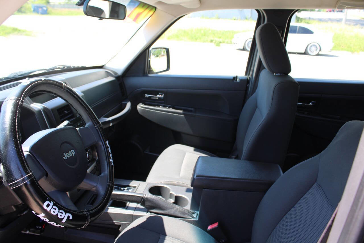 Used 2009 Jeep Liberty Sport RWD image 19
