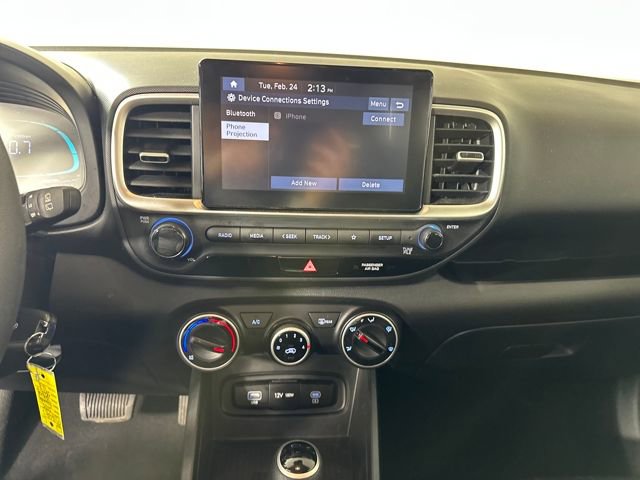Used 2025 Hyundai Venue SE image 21