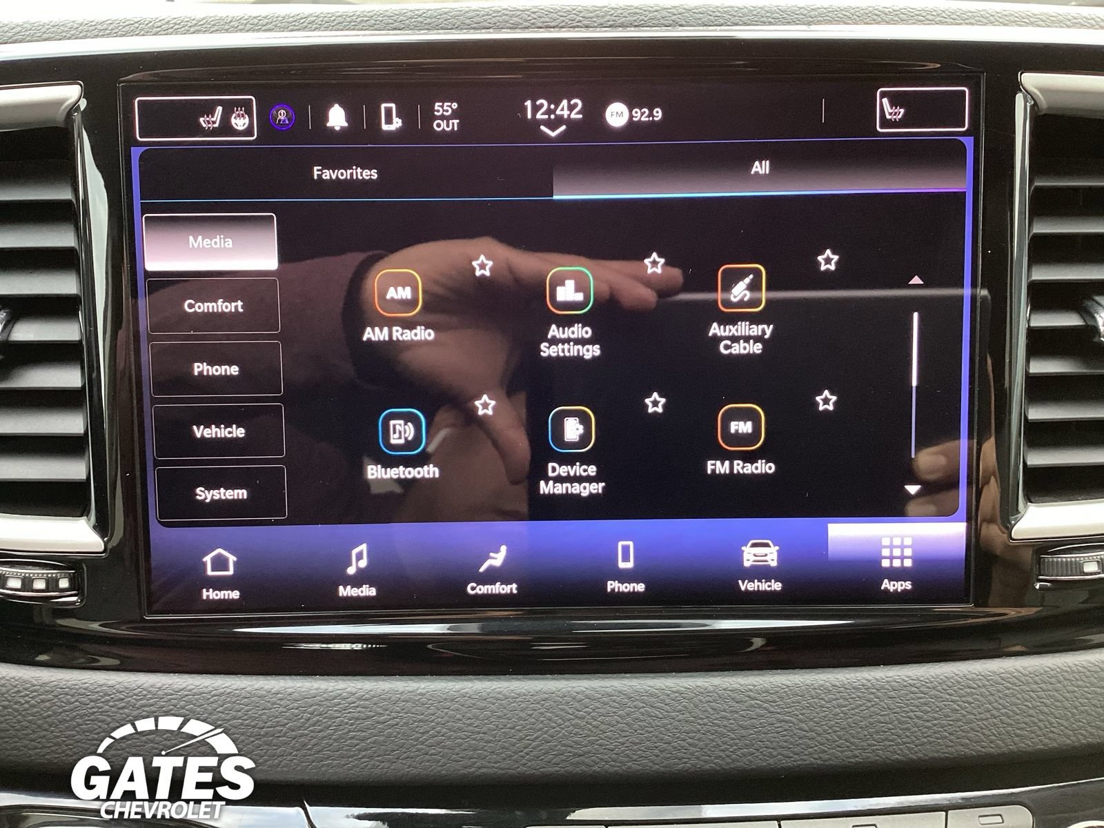 Used 2023 Chrysler Pacifica Touring-L FWD image 3