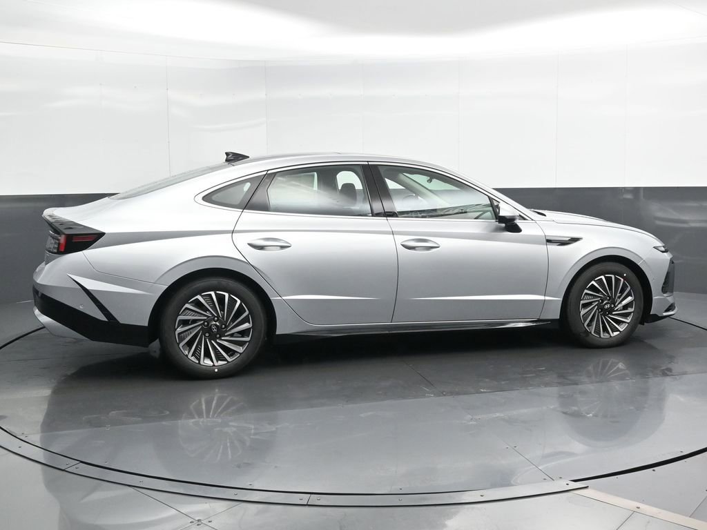Certified 2025 Hyundai Sonata Limited image 4