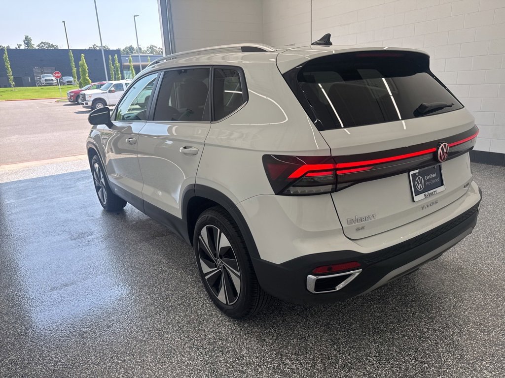 Certified 2025 Volkswagen Taos SE image 2