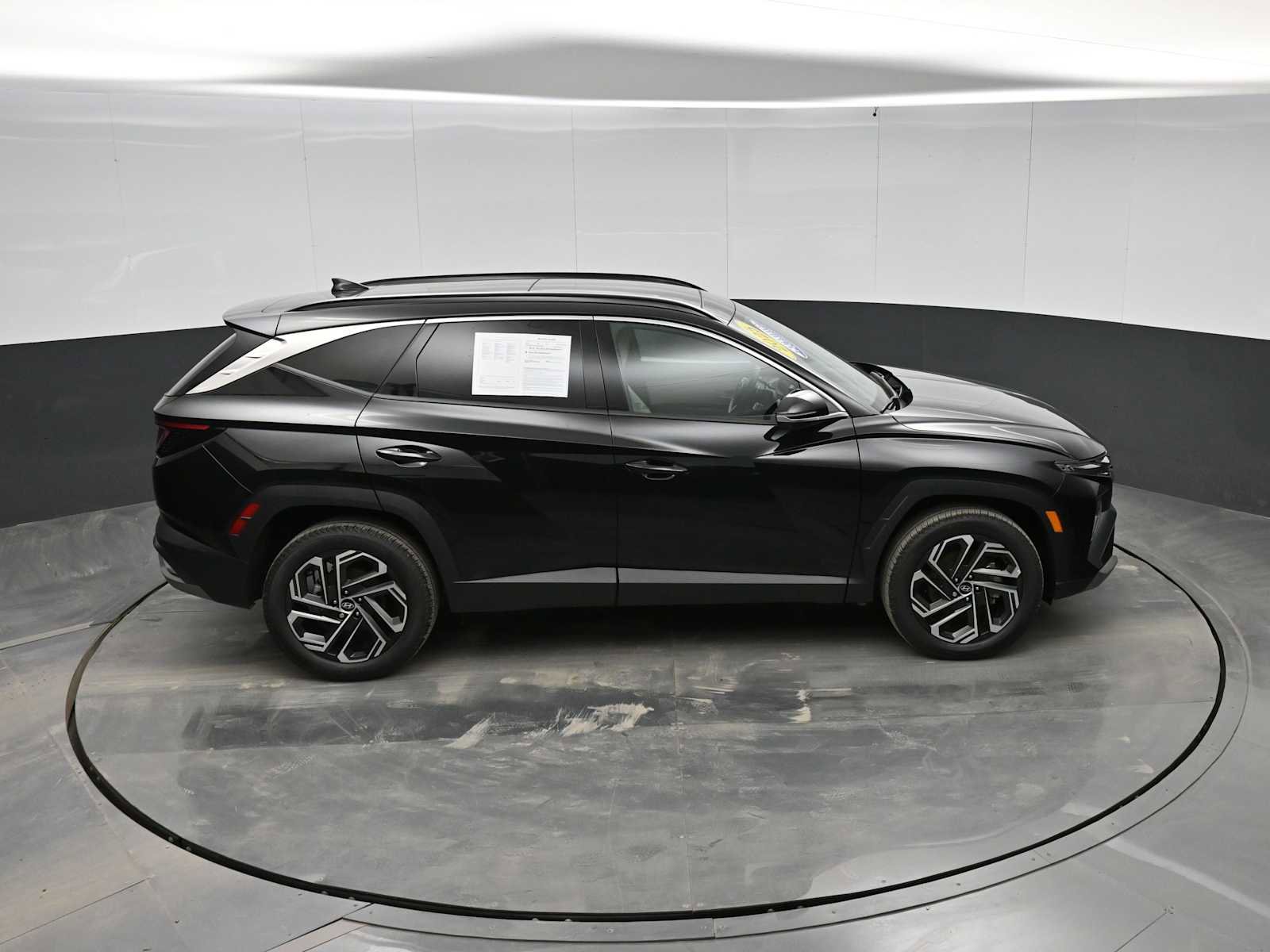 Certified 2025 Hyundai Tucson Limited image 32