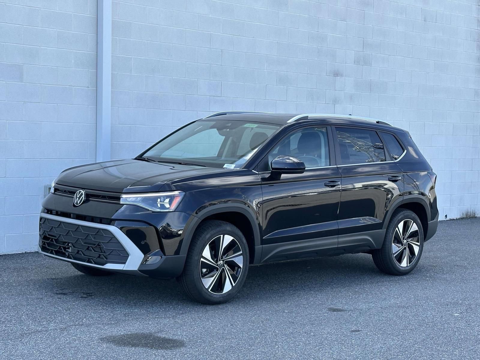 New 2025 Volkswagen Taos SE