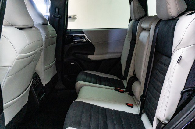 New 2025 Mitsubishi Outlander SE image 19