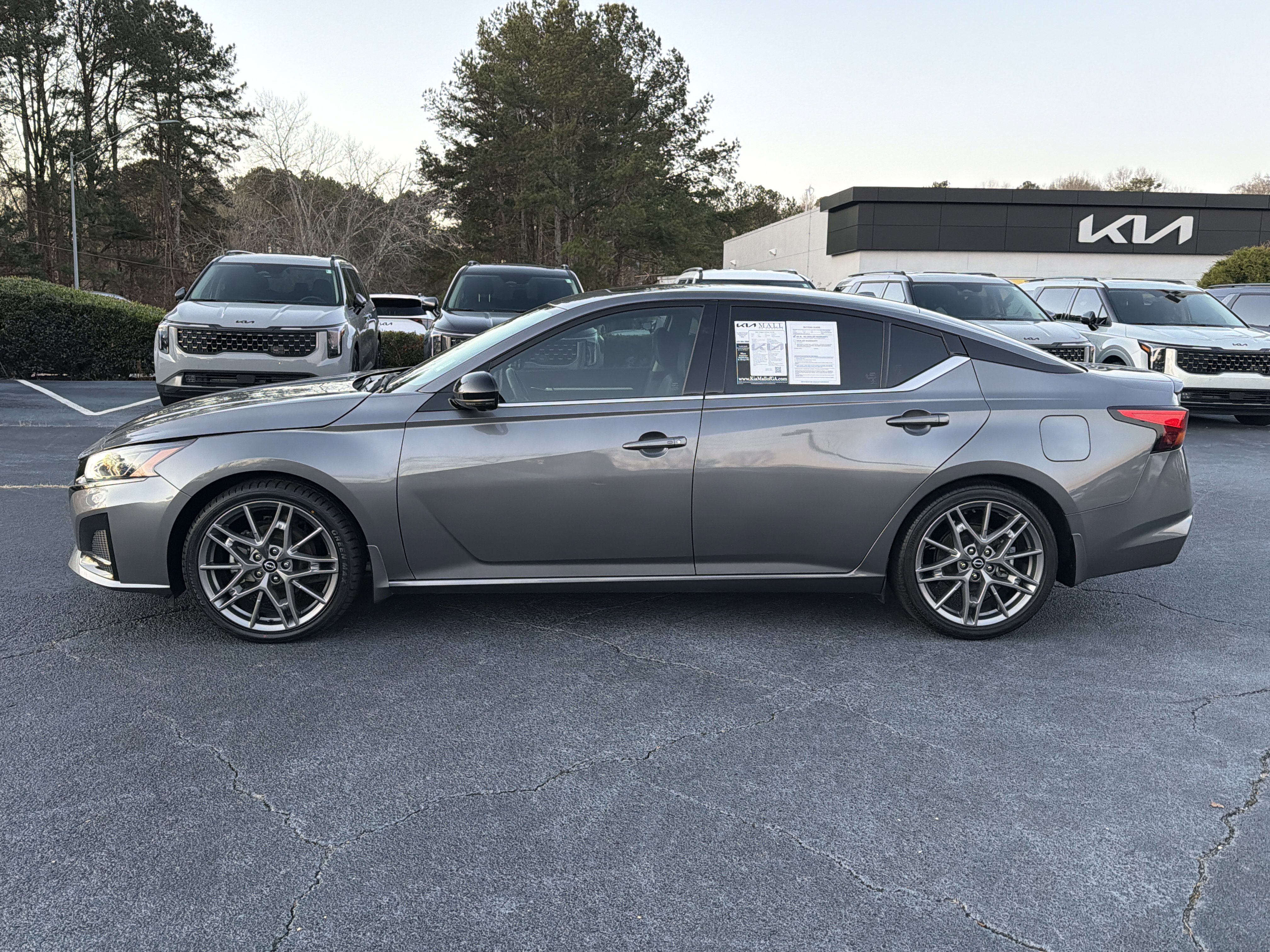 Used 2024 Nissan Altima 2.0 SR image 4