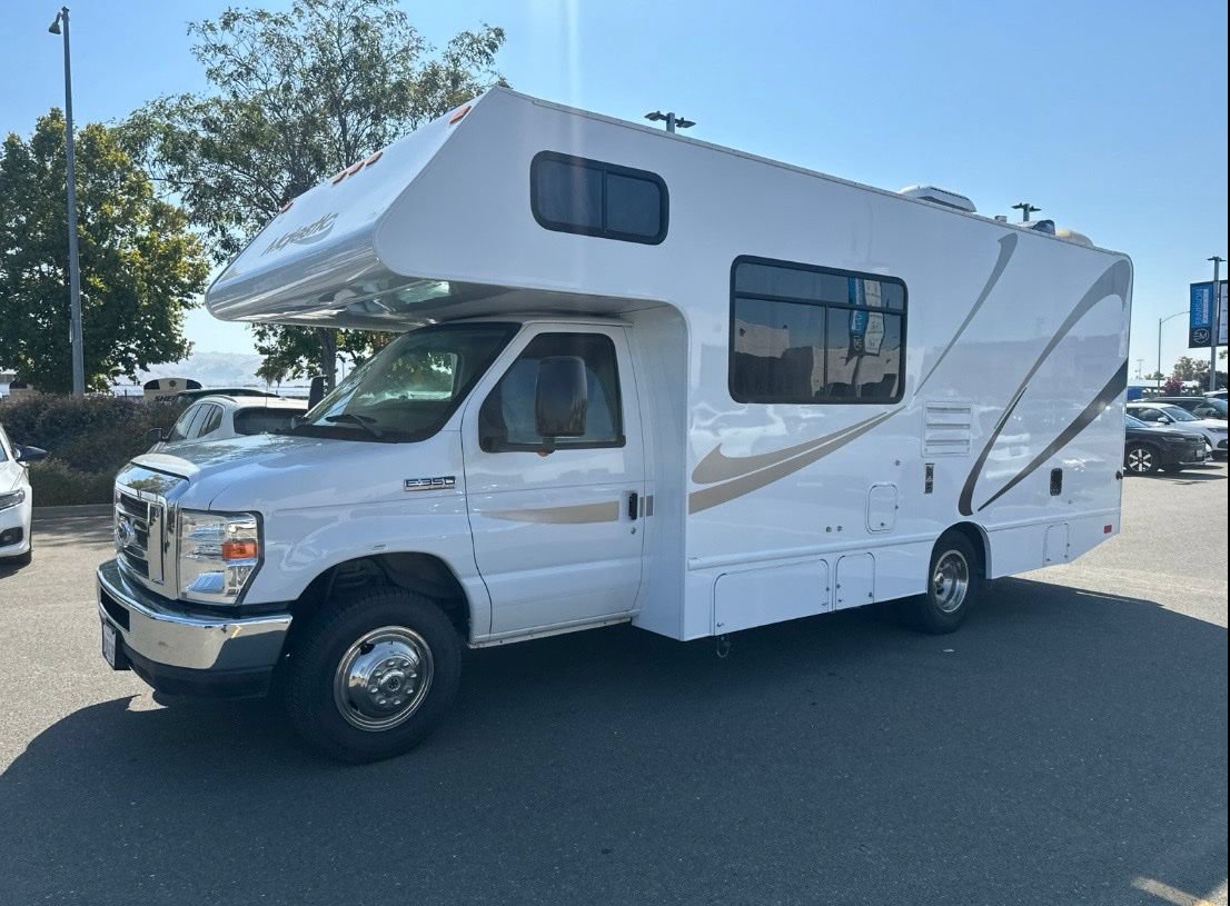 Used 2018 Ford E-350 and Econoline 350 Super Duty w/ Motorhome Prep Package RWD image 5