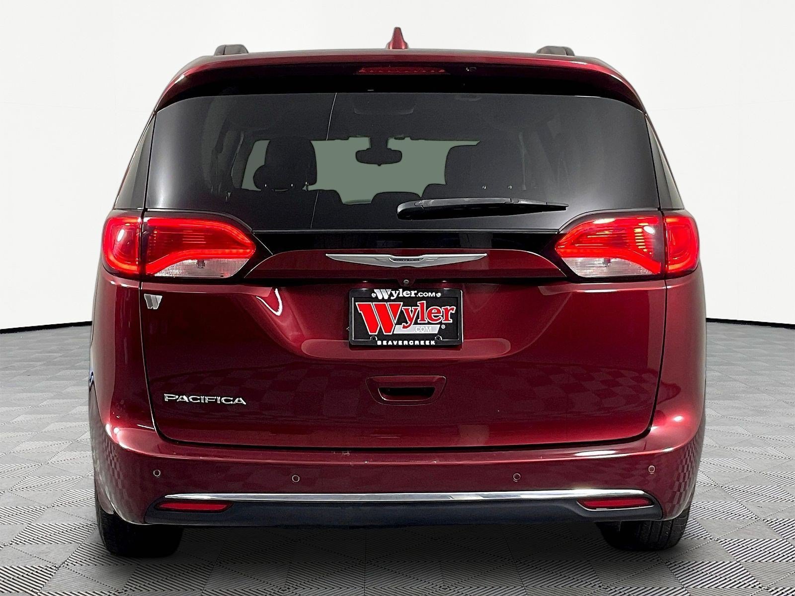 Used 2017 Chrysler Pacifica Touring-L FWD image 5