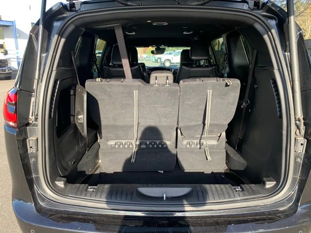 Used 2022 Chrysler Pacifica Touring-L w/ Uconnect Theater Family Group image 5