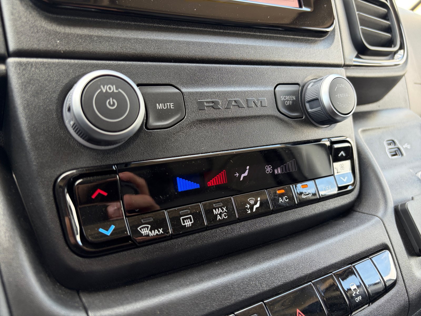 New 2026 RAM ProMaster 3500 w/ Convenience Group FWD image 17