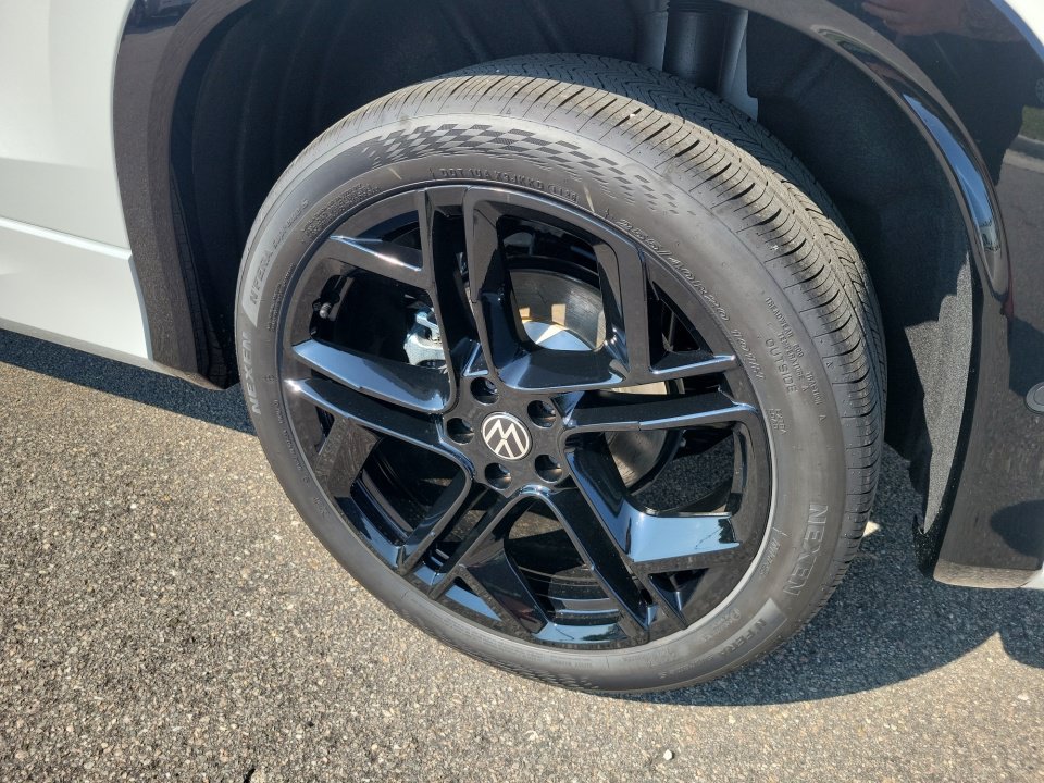 New 2026 Volkswagen Tiguan SE R-Line FWD image 25