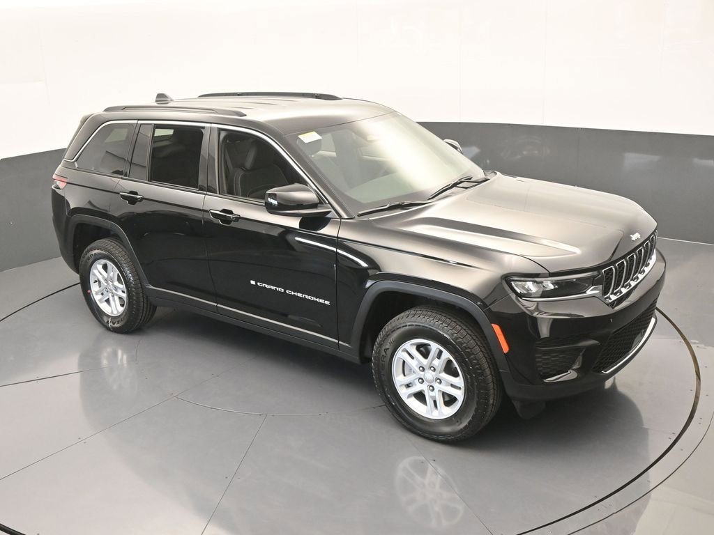 Used 2025 Jeep Grand Cherokee Laredo image 47