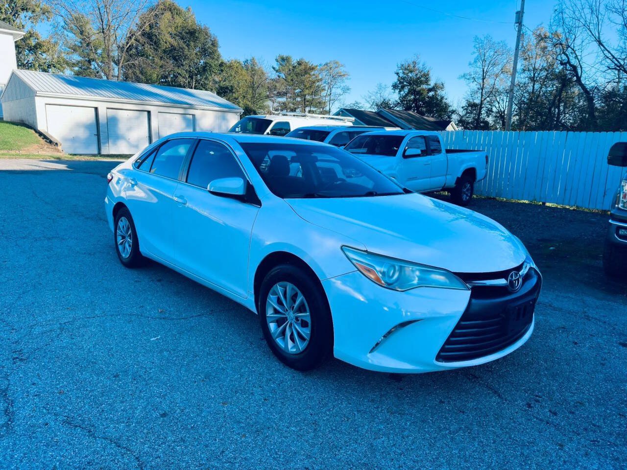 Used 2015 Toyota Camry LE FWD image 3