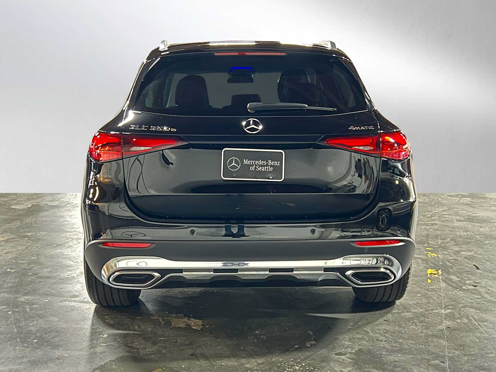 Used 2025 Mercedes-Benz GLC 350e 4MATIC image 4