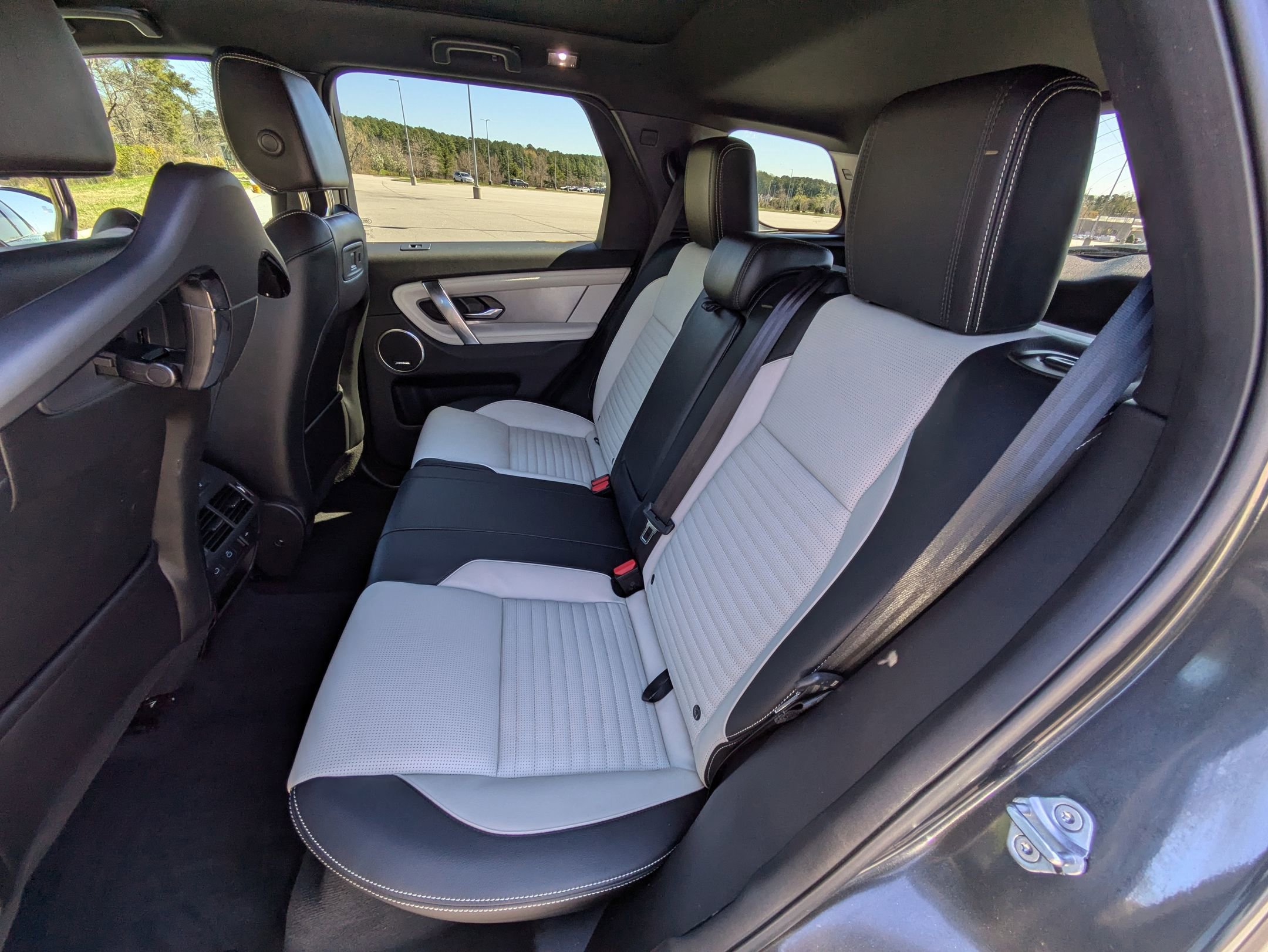 Certified 2025 Land Rover Discovery Sport Dynamic SE image 26