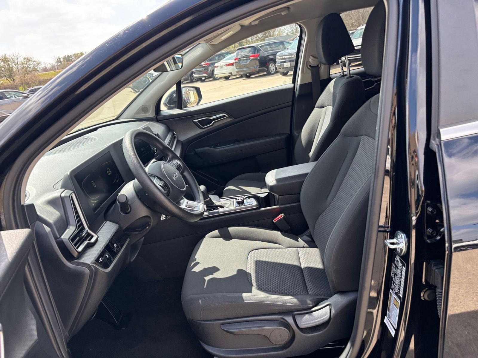 Used 2025 Kia Sportage LX image 25