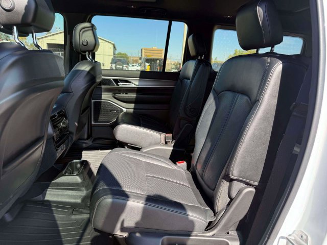 Used 2023 Jeep Wagoneer Series II AWD/4WD image 11