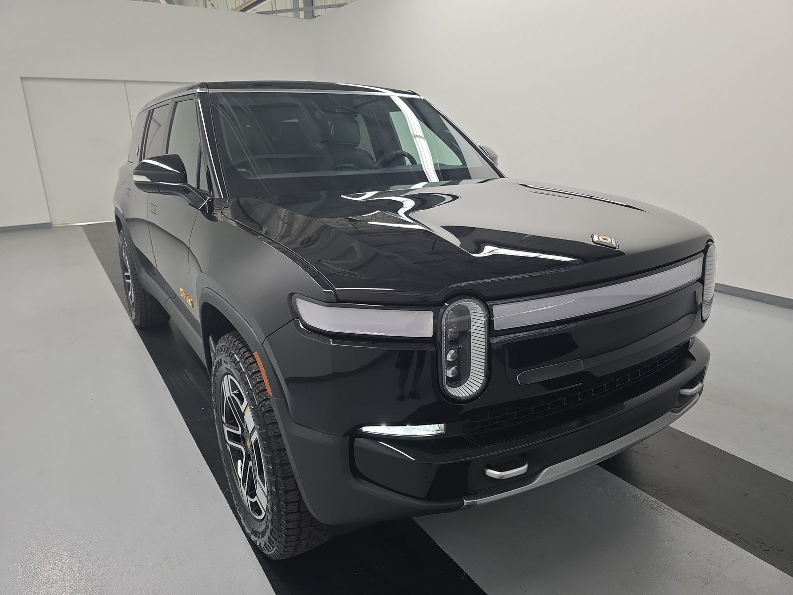 Used 2024 Rivian R1S Adventure AWD/4WD image 7
