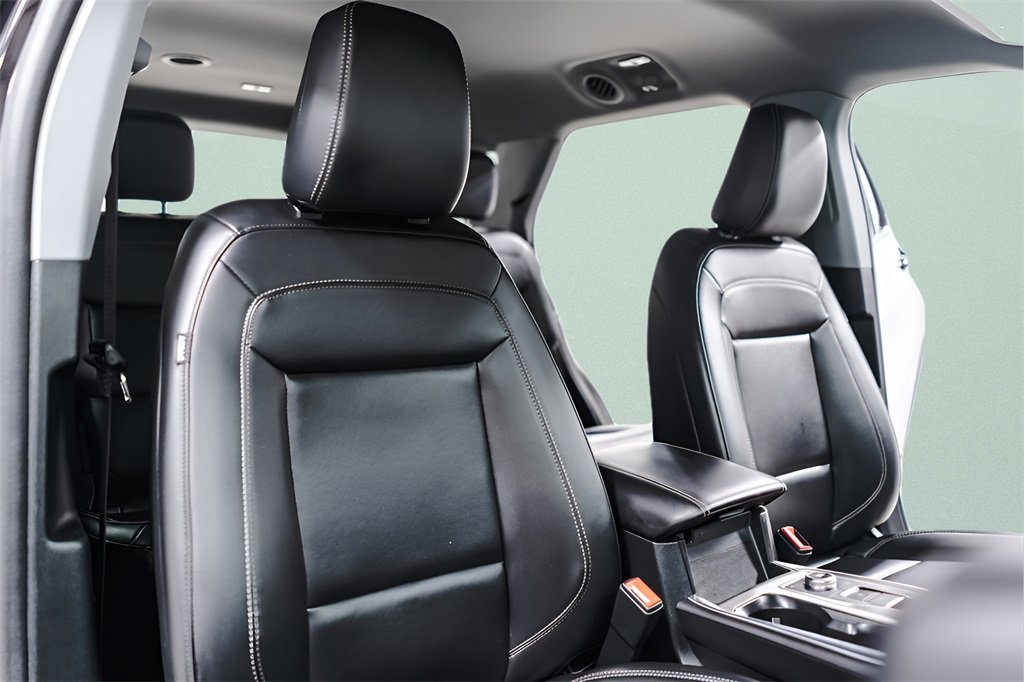 Used 2023 Ford Explorer XLT w/ Equipment Group 202A image 37