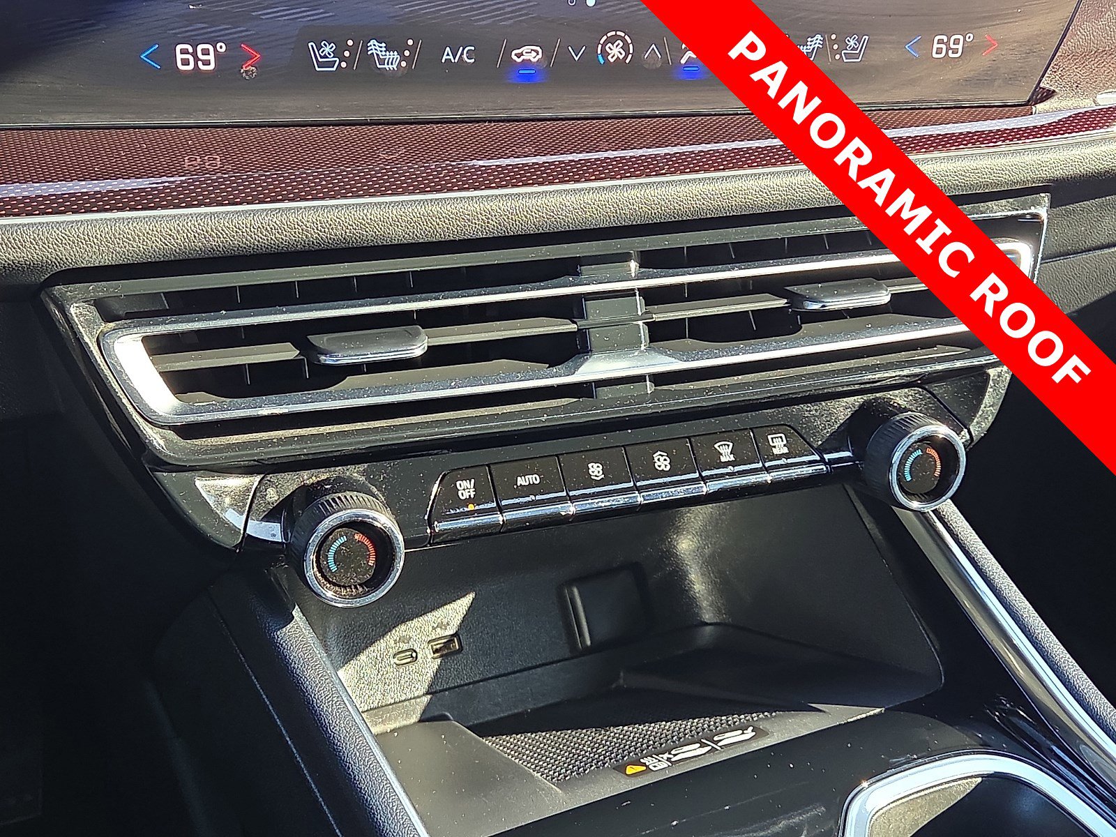 Used 2024 Chevrolet Traverse RS image 21