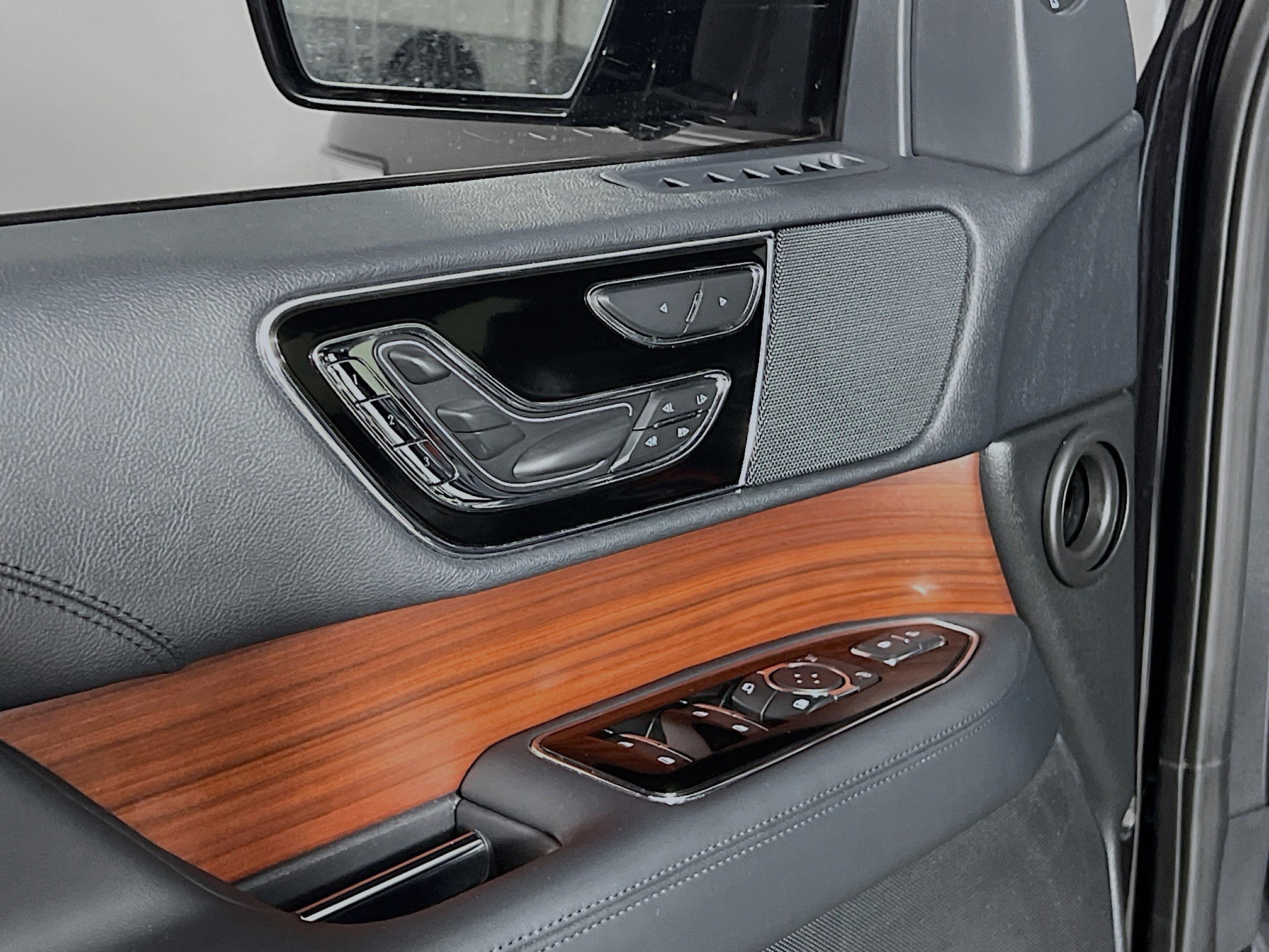 Used 2022 Lincoln Navigator Reserve image 17